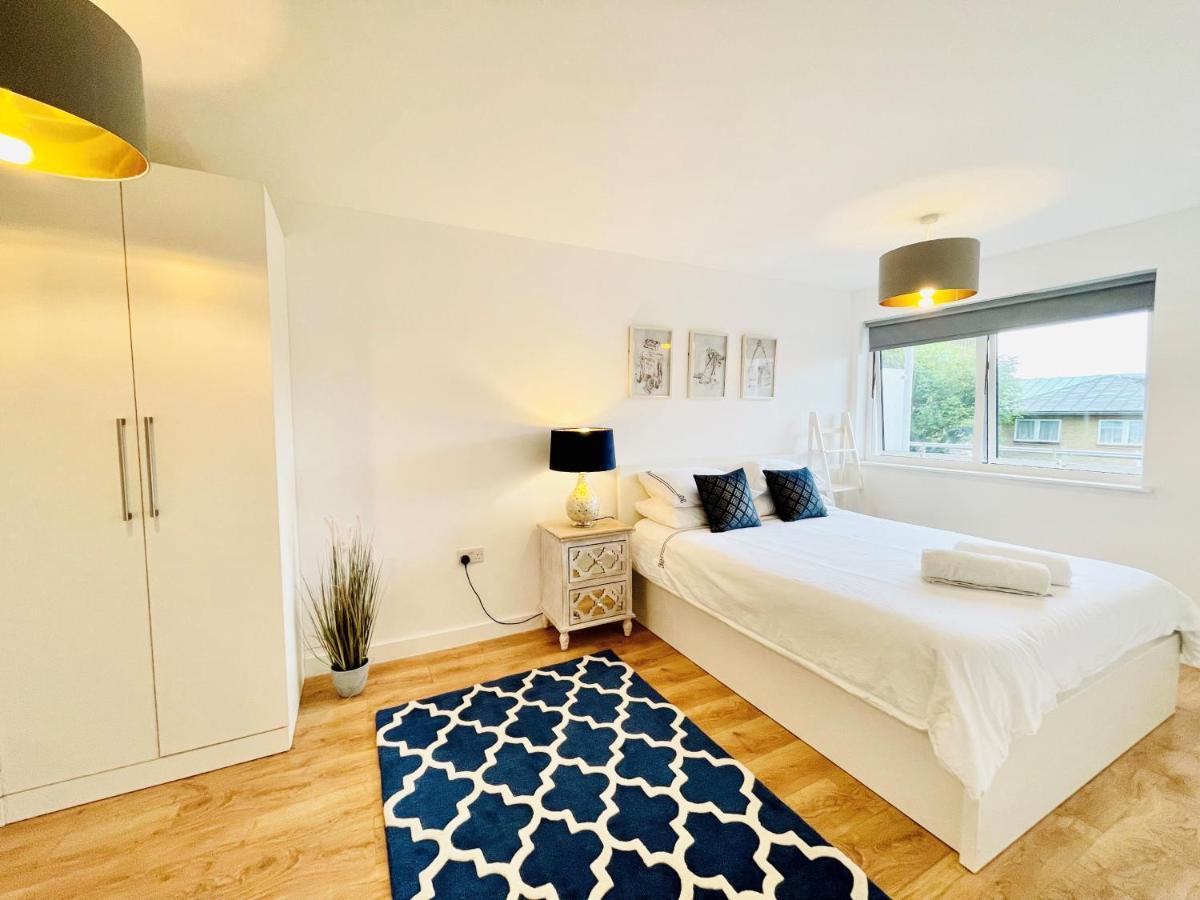 Апартаменты Hamptons Point Энфилд Экстерьер фото