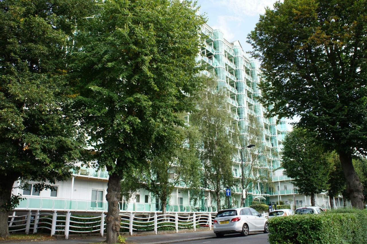 Апартаменты Hamptons Point Энфилд Экстерьер фото